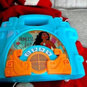 I am selling a karaoke machine for kids